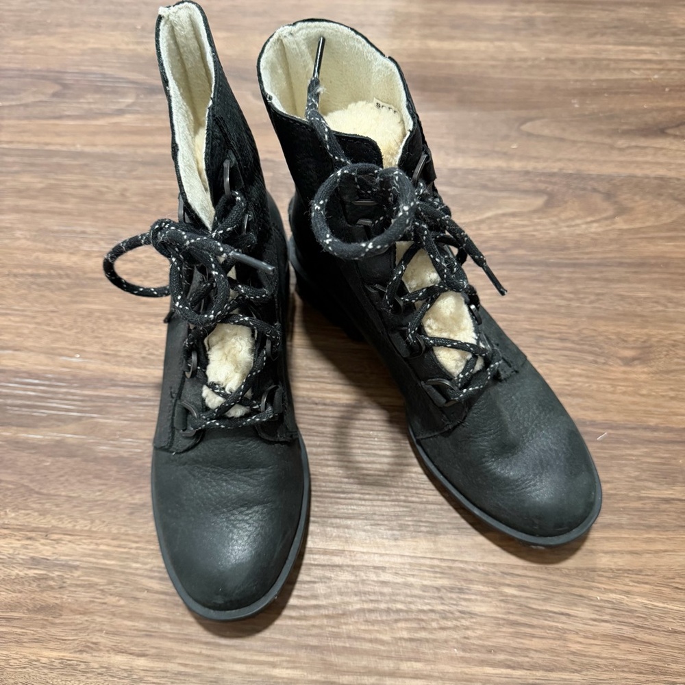 Sorel Phoenix Boot Lace Shearling Boot - Picture 5 of 7